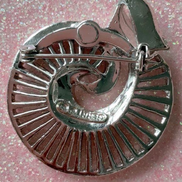 VINTAGE 1950 Sarah COVENTRY SILVER SWIRL LAPEL PIN - Picture 5 of 5